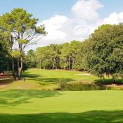 Golf international en bordure de la résidence